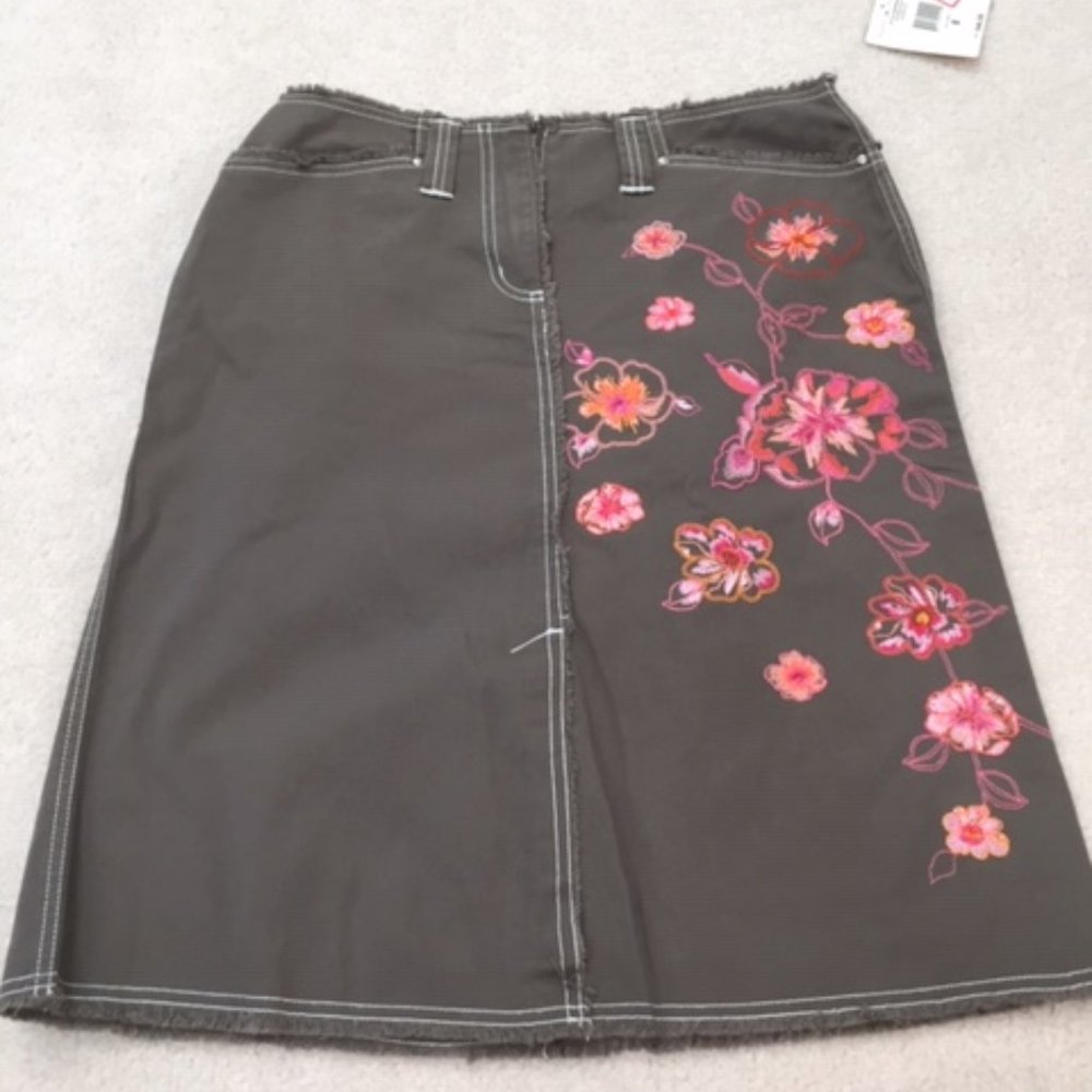Bandolino Embroidered Fray Twill Skirt